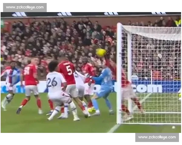 苏牙门线挑衅裁判:“我偏不!” 复刻经典争议